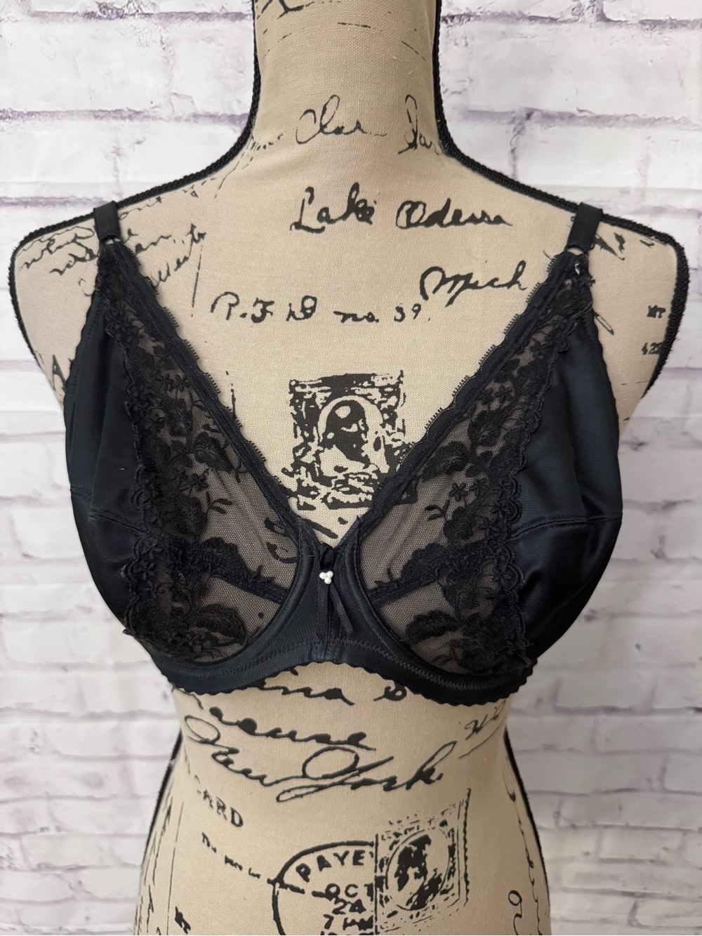 Wacoal Vintage Satin And Lace Underwire Bra Size 38C Black Sexy 85103